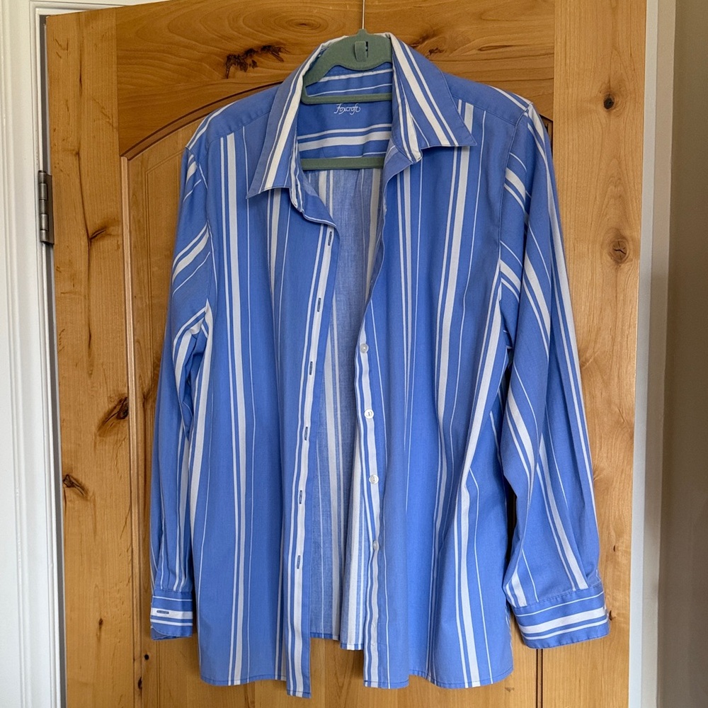 Wrinkle FreeStriped Blue Shirt